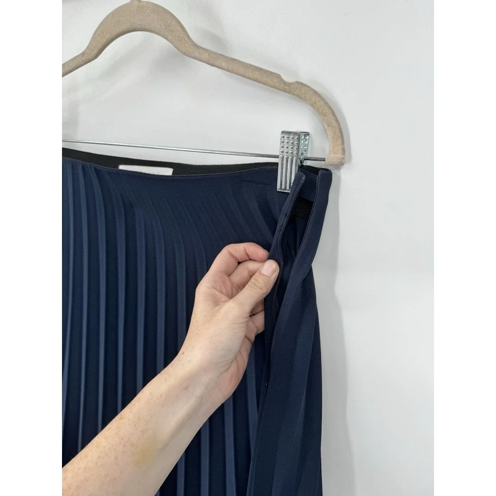 Everlane Pleated Knee Length Skirt Women 6 Navy Blue Minimalist Elevated Basic